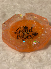 Load image into Gallery viewer, Circular Ash Trays