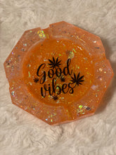 Load image into Gallery viewer, Circular Ash Trays