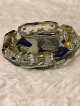 Load image into Gallery viewer, Circular Ash Trays