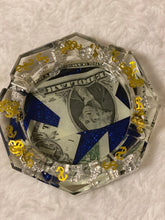 Load image into Gallery viewer, Circular Ash Trays